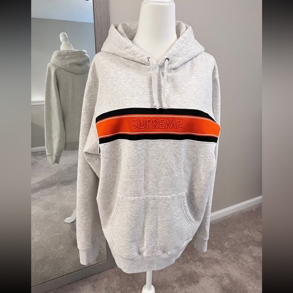 Supreme Chest Stripe Logo Hooded
Sweatshirt